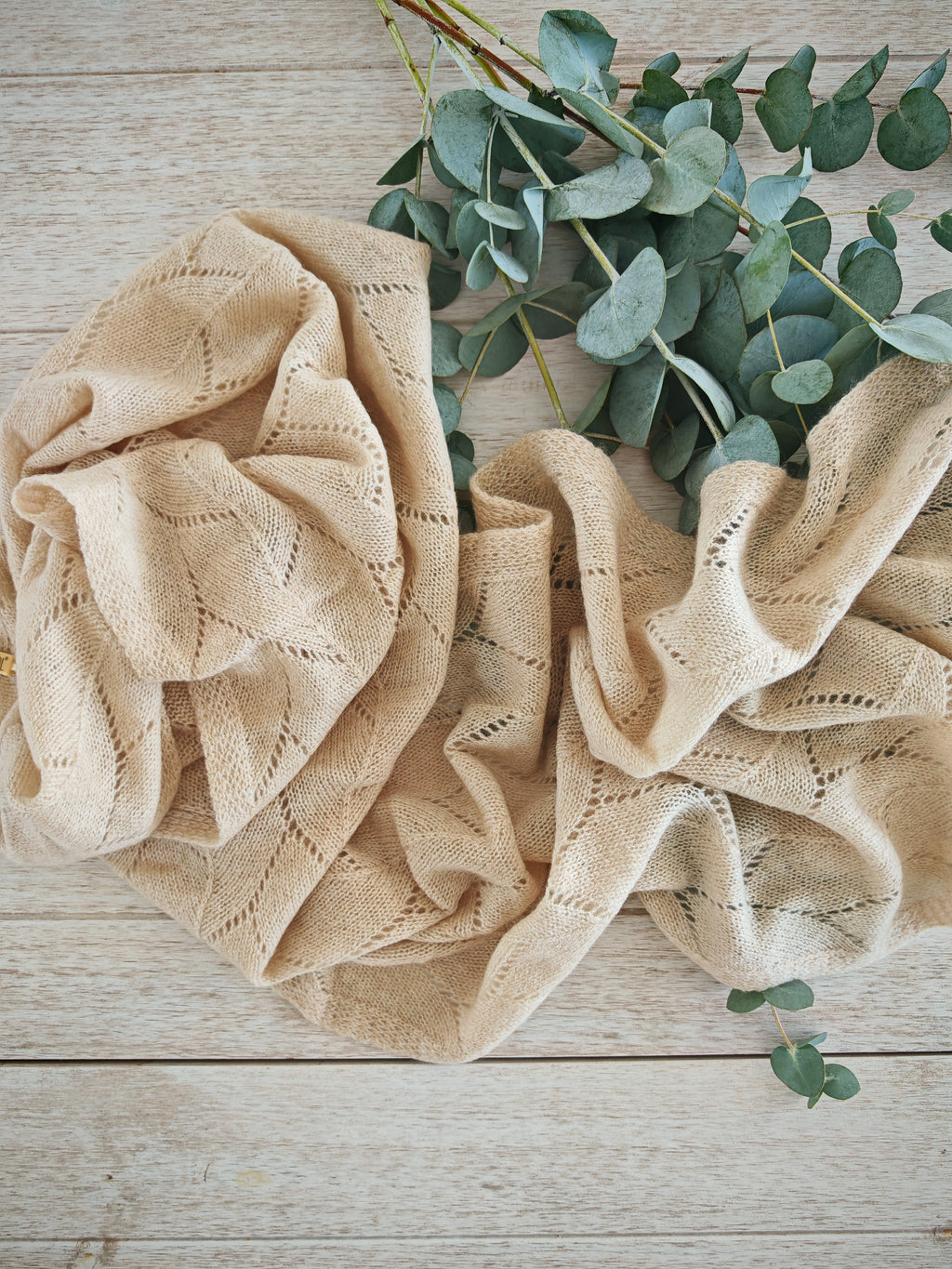 GOYOL Leichter Kaschmirschal mit Lochmuster – Beige