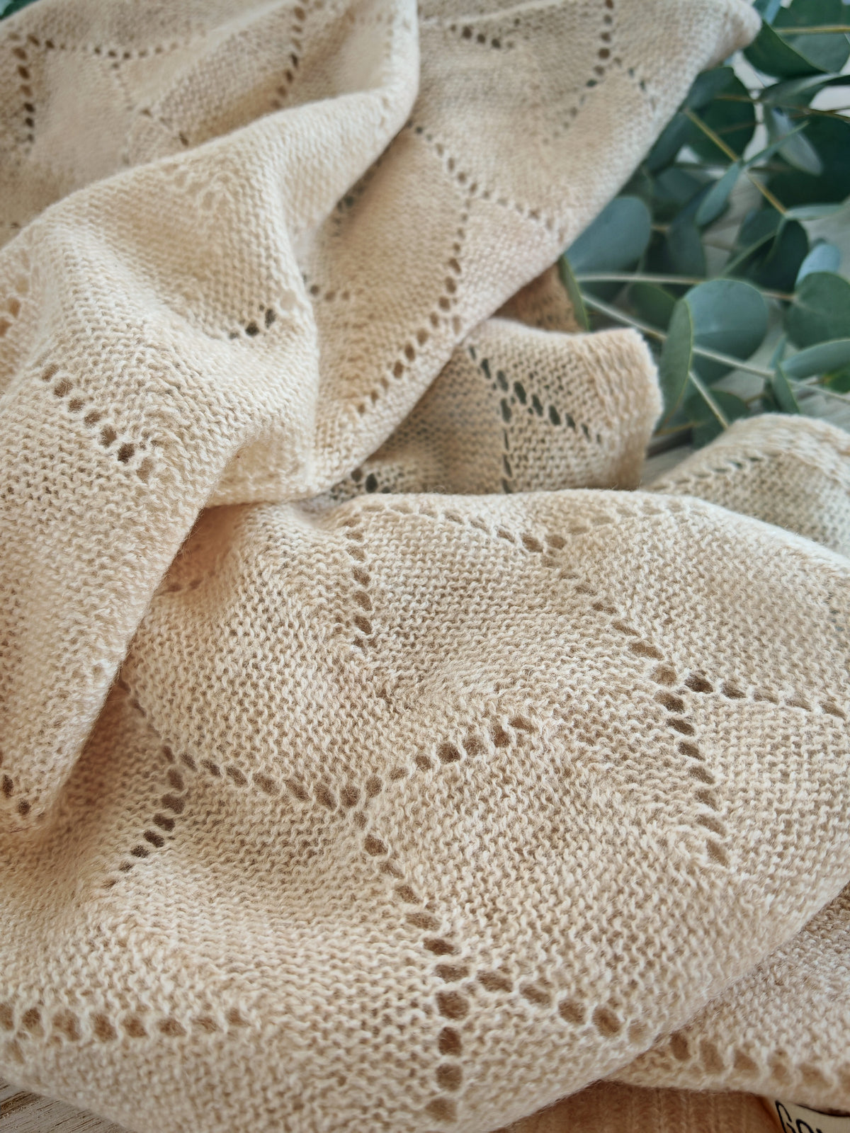 GOYOL Leichter Kaschmirschal mit Lochmuster – Beige