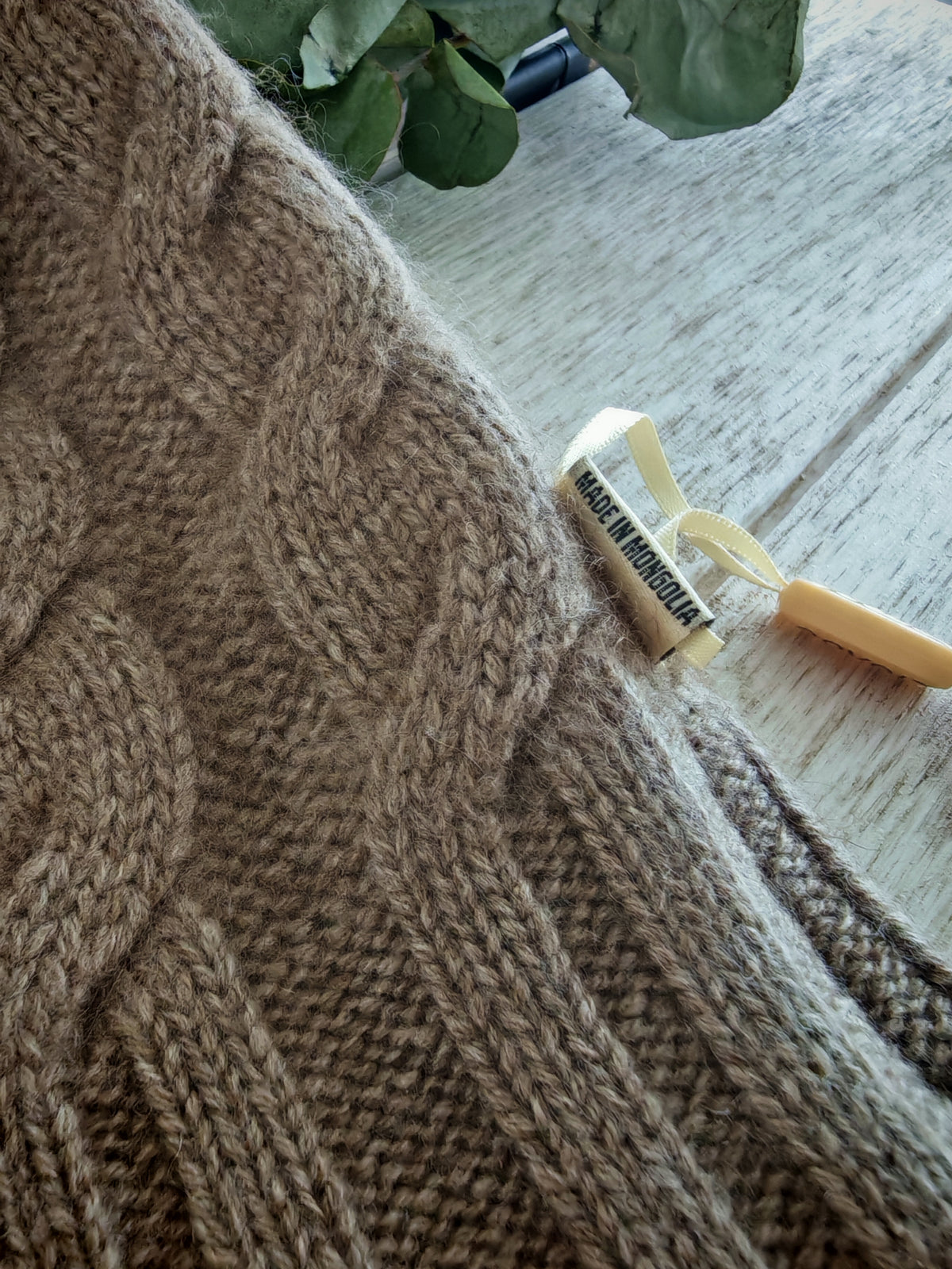 GOYOL Kaschmir-Beanie mit Zopfmuster – Braun