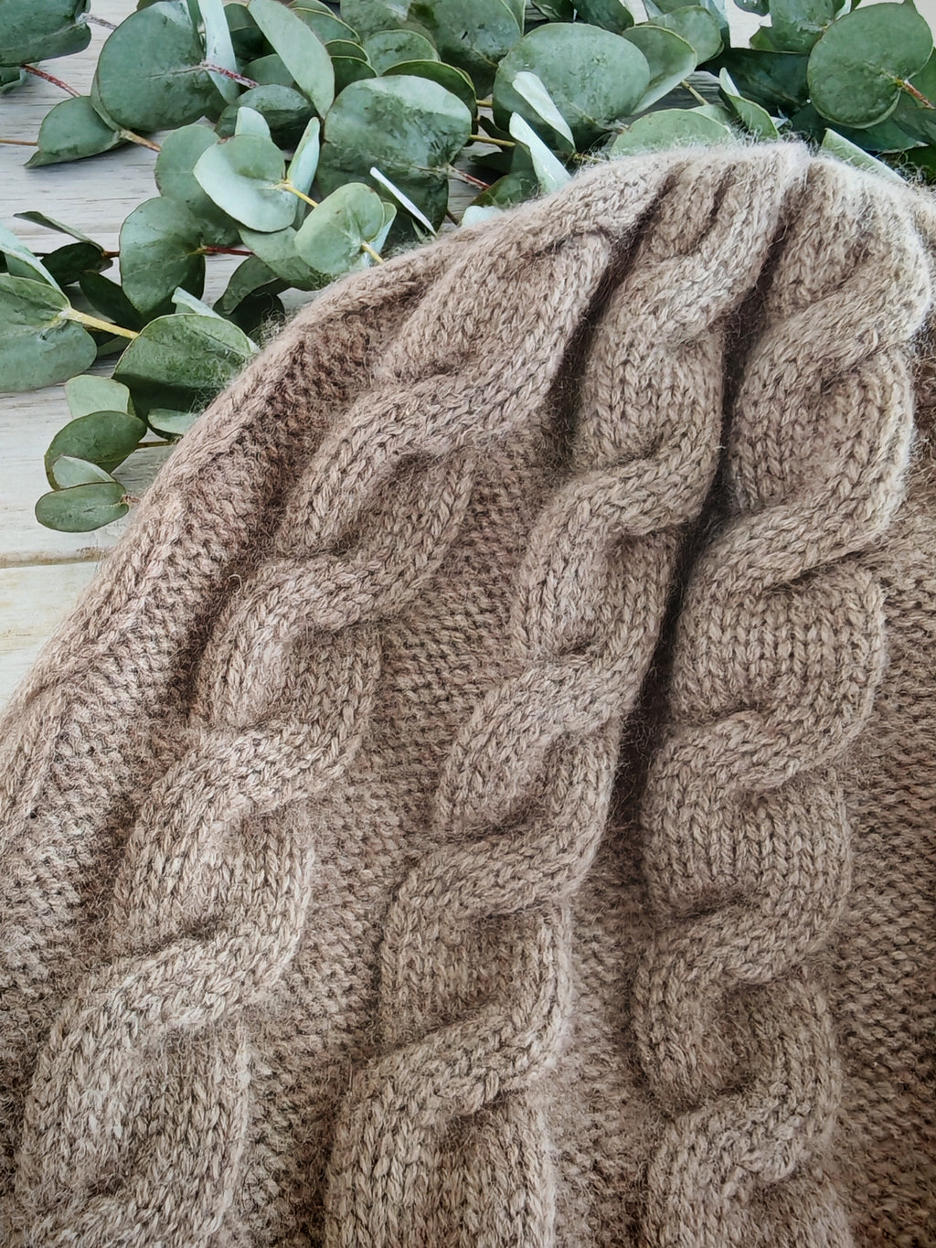 GOYOL Kaschmir-Beanie mit Zopfmuster – Braun