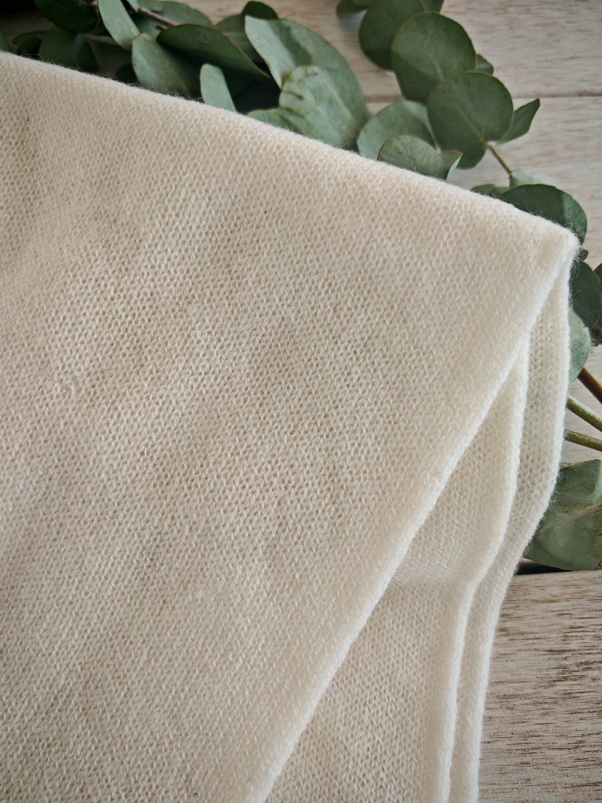 Kaschmirschal mit Libellenverzierung – Offwhite